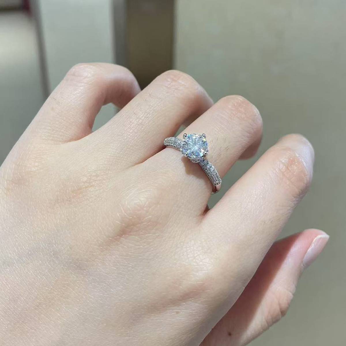 单头女戒S925银镀白金定制选款主石莫桑钻1.0ct/副石高碳钻